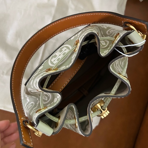 Tory Burch T Monogram Contrast Embossed Bucket Bag - Picture 4 of 10